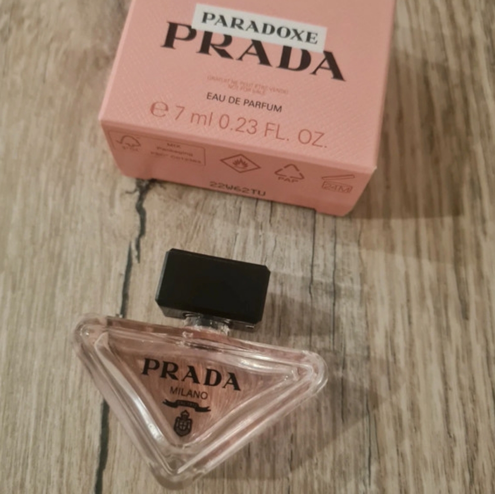 🍂Beauty Gift Idea🍂BNIB Prada 0.23 OZ PARADOXE EDP Travel Size Dauber Splash!!